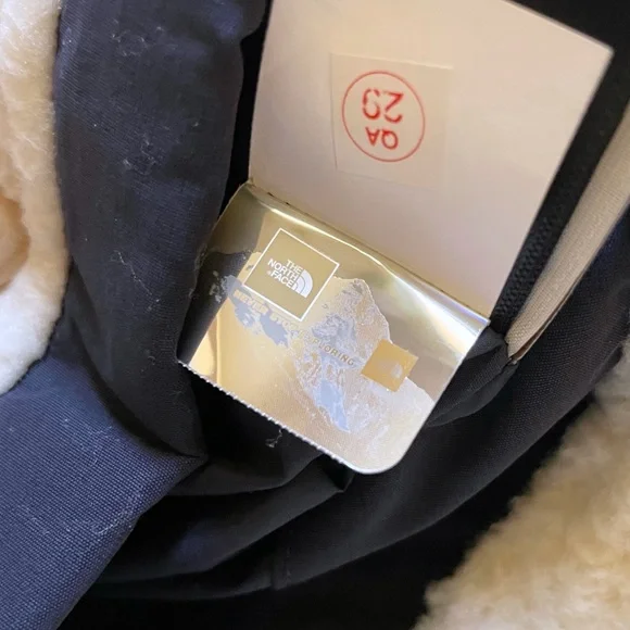 The North Face Women’s Cuchillo Reversible Navy Vest - Picture 9 of 9